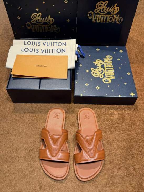 Picture of Louis Vuitton Slippers _SKULVsz39-44hnx05031509